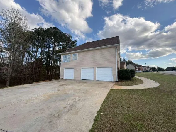 a view of a house with entertaining space