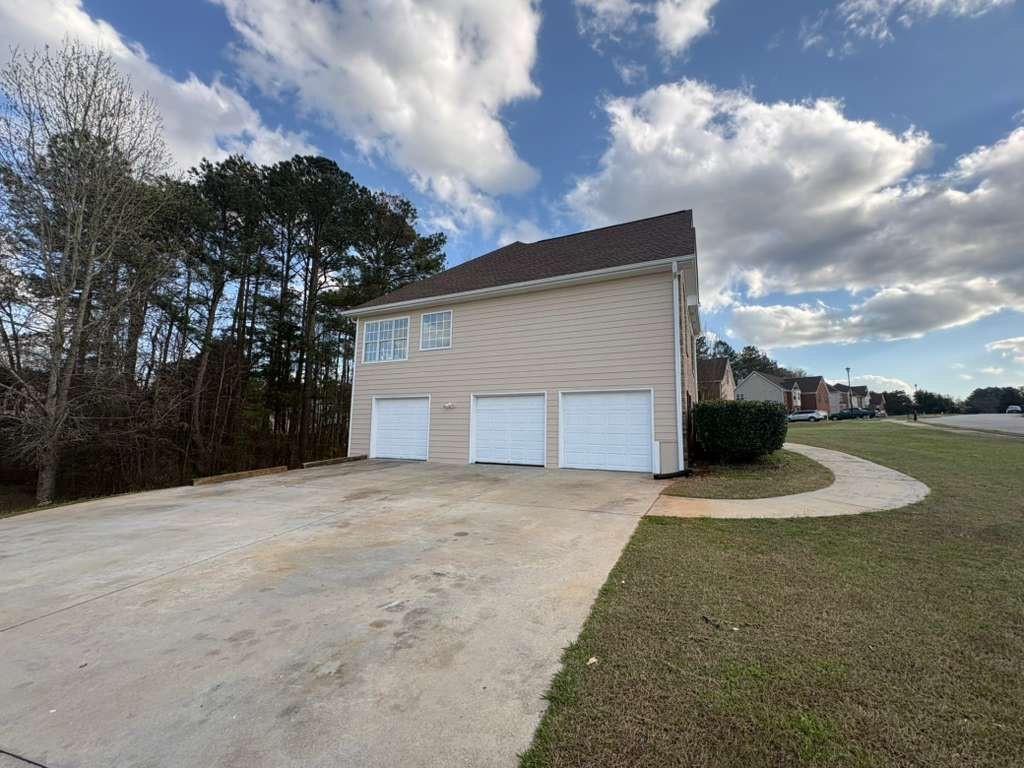 500 Shiver Boulevard Covington, GA 30016 - Photo 4 of 25 a view of a house with entertaining space