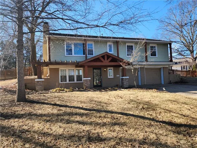 $400,000 | 9118 Bel Air Circle, Overland Park, KS 66207