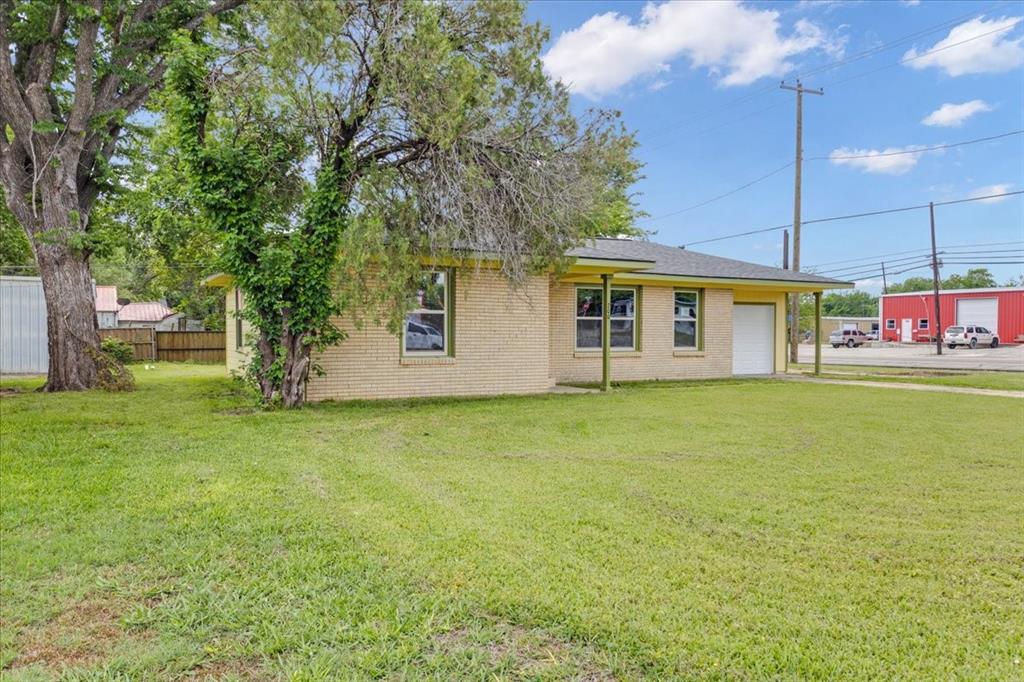 200 Victory Street Bonham, TX 75418 - Photo 2 of 25