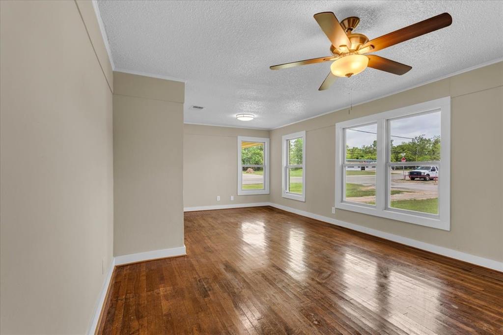 200 Victory Street Bonham, TX 75418 - Photo 4 of 25