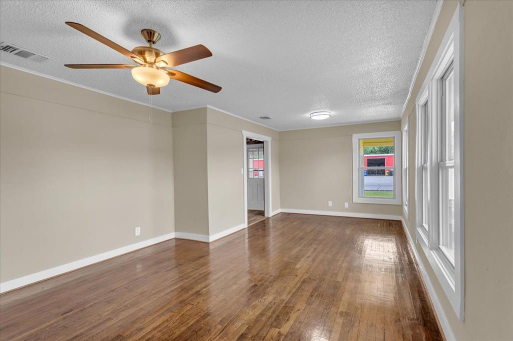 200 Victory Street Bonham, TX 75418 - Photo 5 of 25