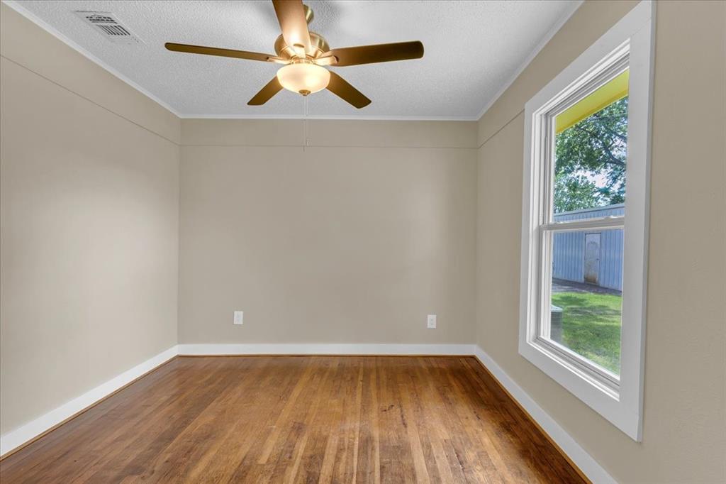 200 Victory Street Bonham, TX 75418 - Photo 10 of 25