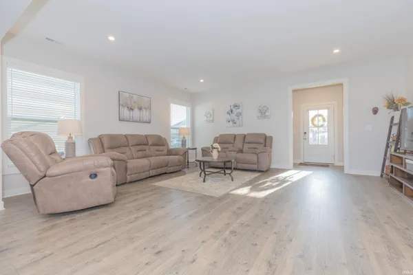 $432,000 | 3127 Dowgate Drive, Newburgh, IN 47630