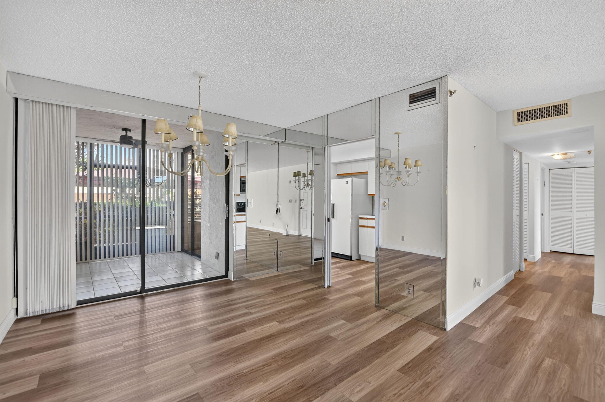 7201 Promenade Drive, Unit 101 Boca Raton, FL 33433 - Photo 8 of 39 Dining/Kitchen