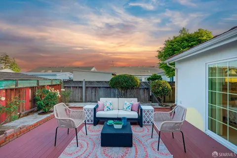 a view of a patio in backyard
