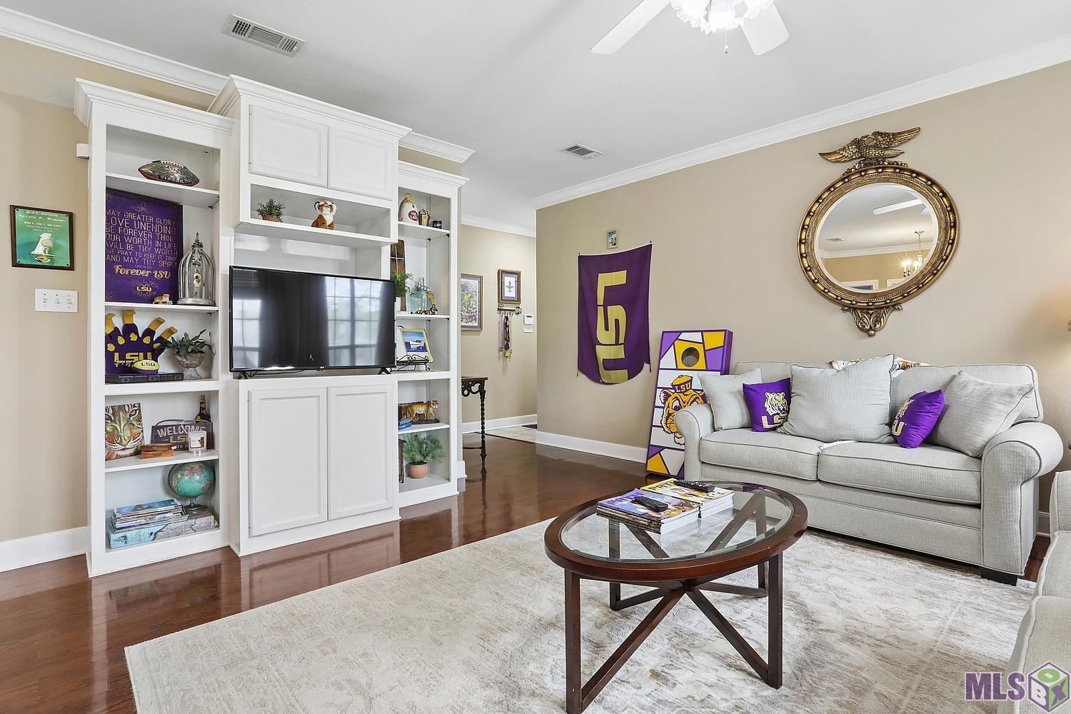 710 East Boyd Drive, Unit 703 Baton Rouge, LA 70808 - Photo 2 of 15 Living Room