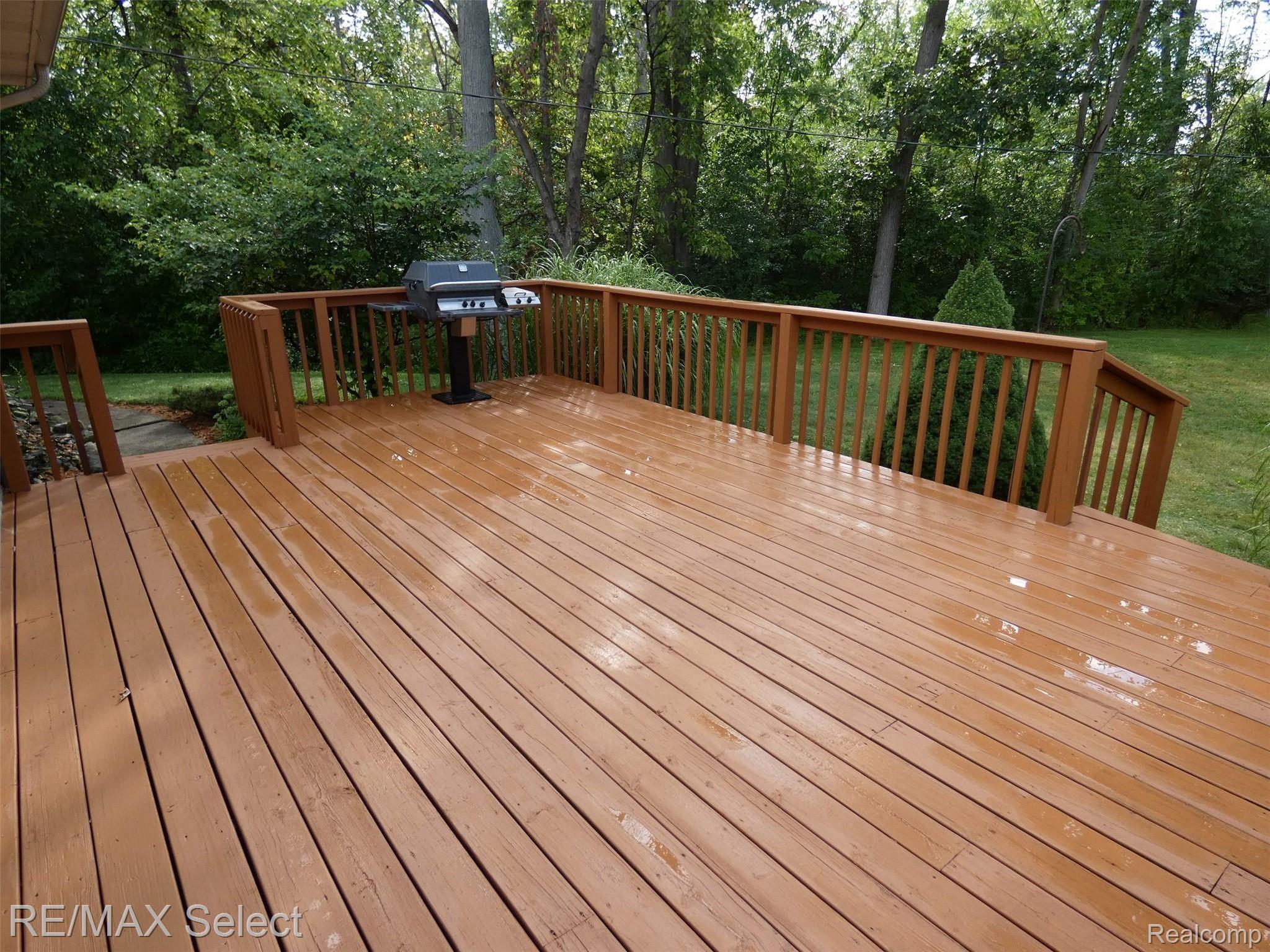 2009 Wiggins Road Fenton, MI 48430 - Photo 5 of 30 2009 Wiggins 007.JPG