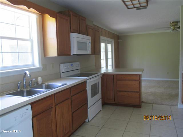 3488 Lionel Road Mims, FL 32754 - Photo 5 of 19 kitchen
