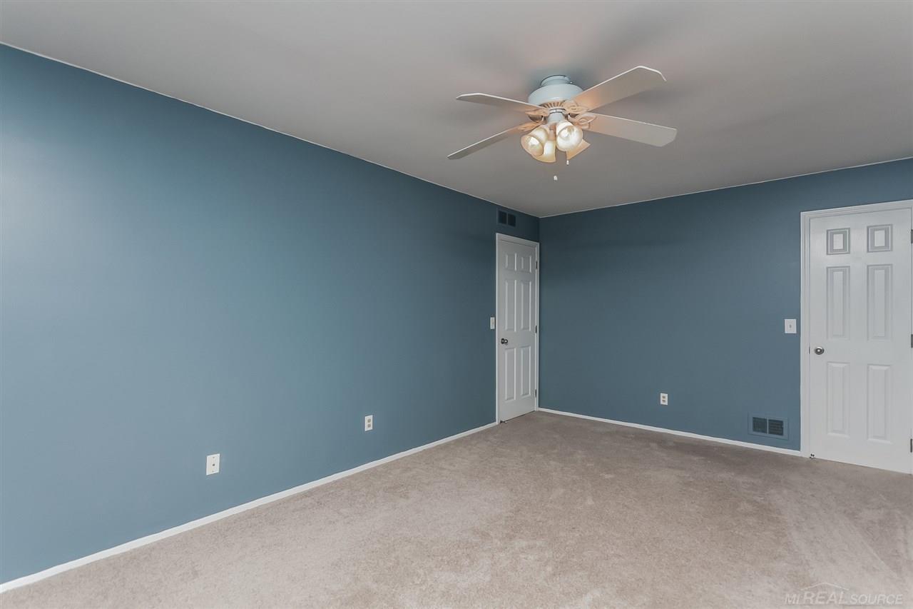 2300 North Fairview Lane Rochester Hills, MI 48306 - Photo 24 of 43