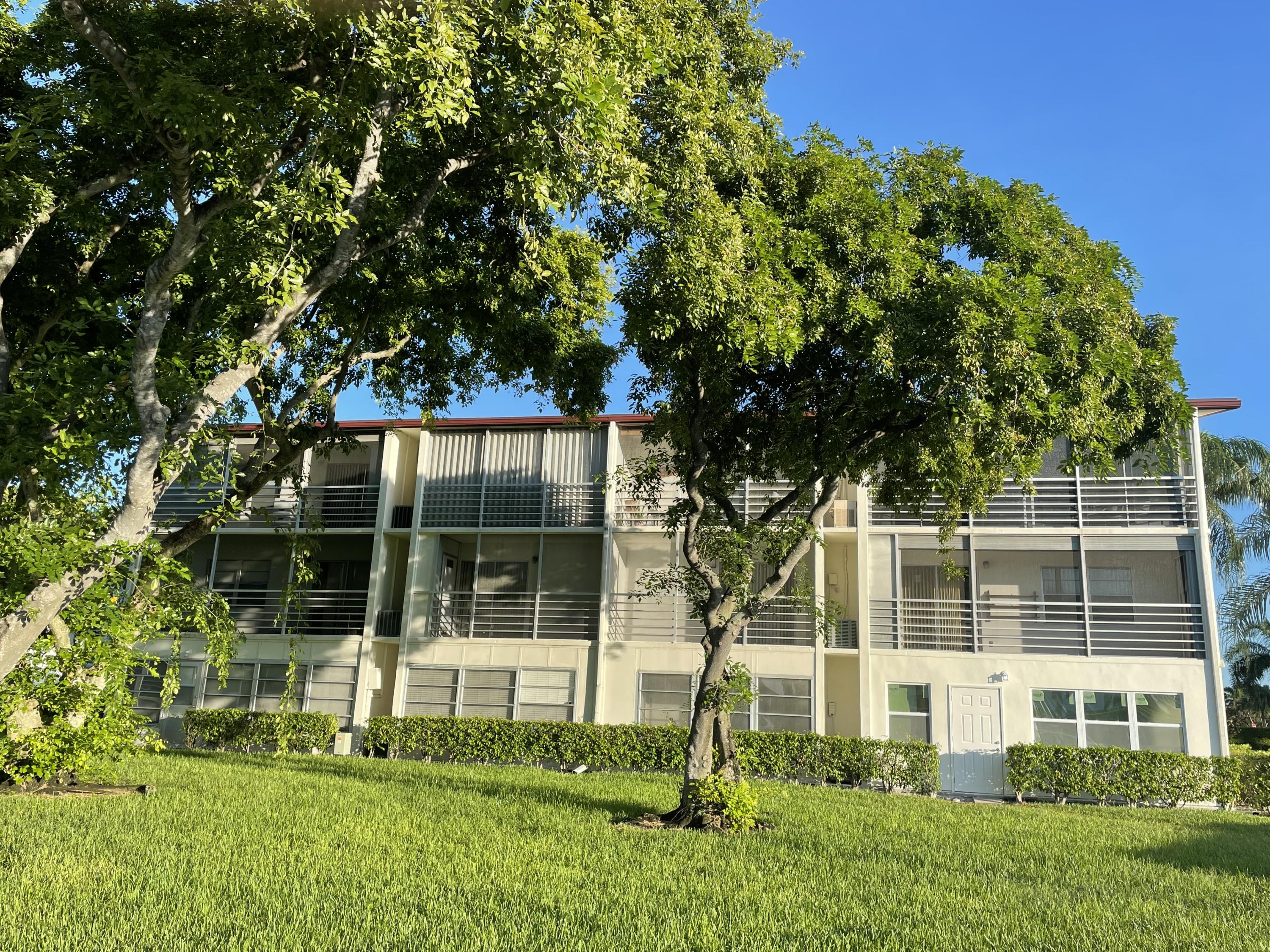 255 Fanshaw Drive, Unit G Boca Raton, FL 33434 - Photo 8 of 14 Exterior Back