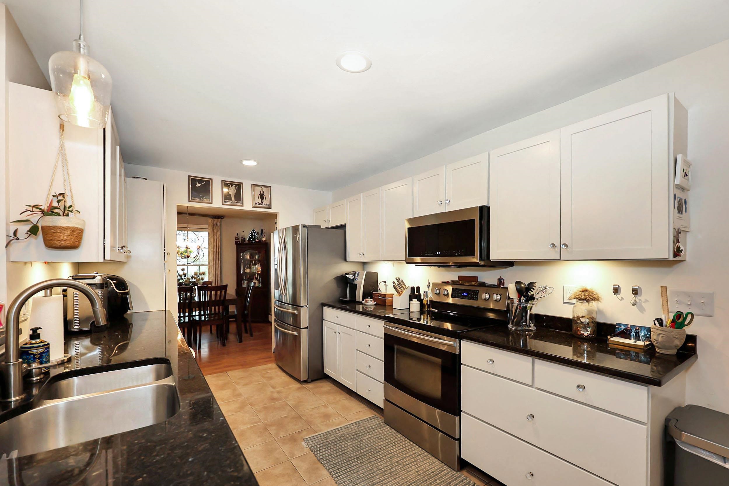 237 Stanton Street Manchester, NH 03103 - Photo 10 of 49