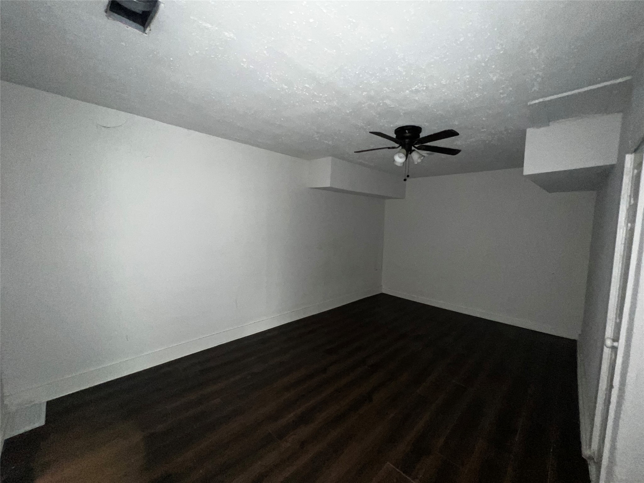 9306 St Lo Road Houston, TX 77033 - Photo 8 of 12 Gallery Image 8