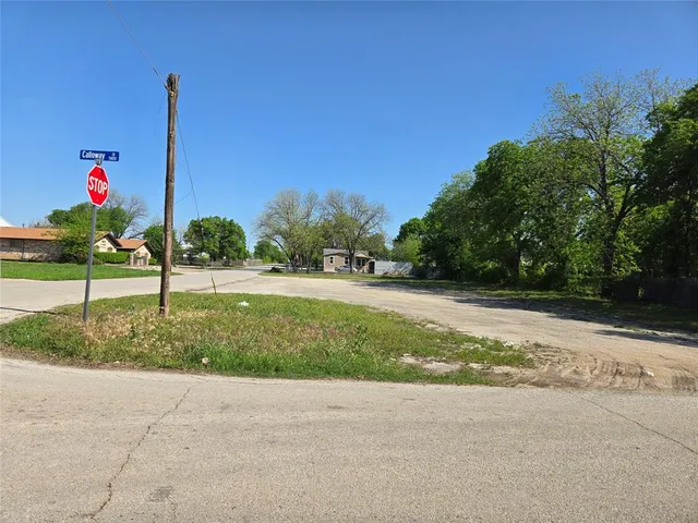 a flag is sitting in the middle of a yard