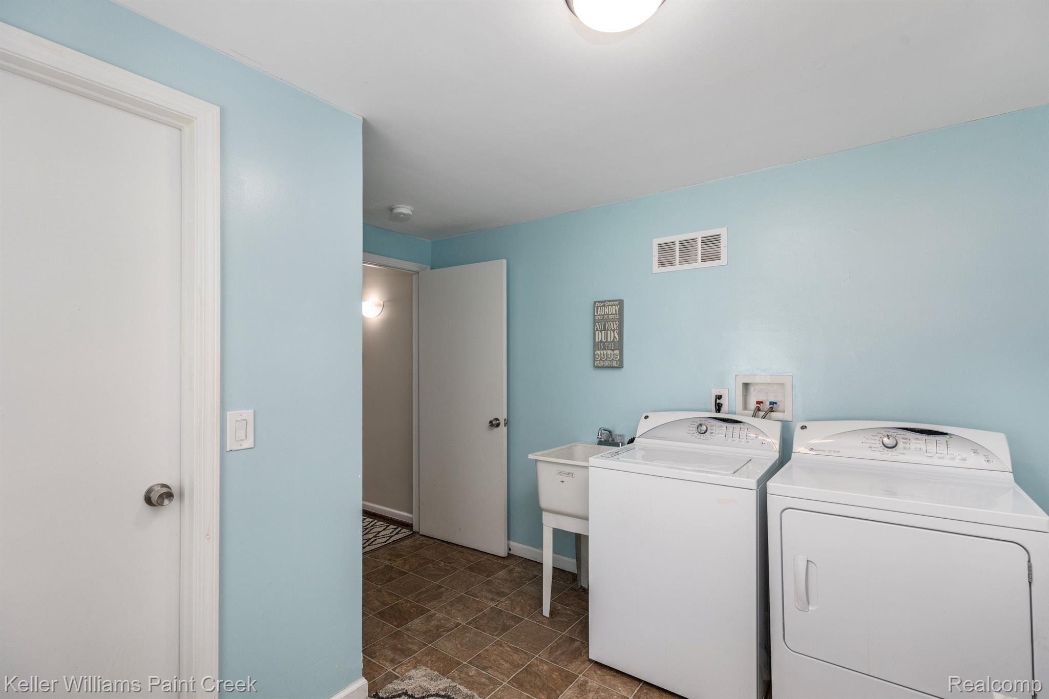 2041 Milverton Road Troy, MI 48083 - Photo 17 of 38 Laundry Room