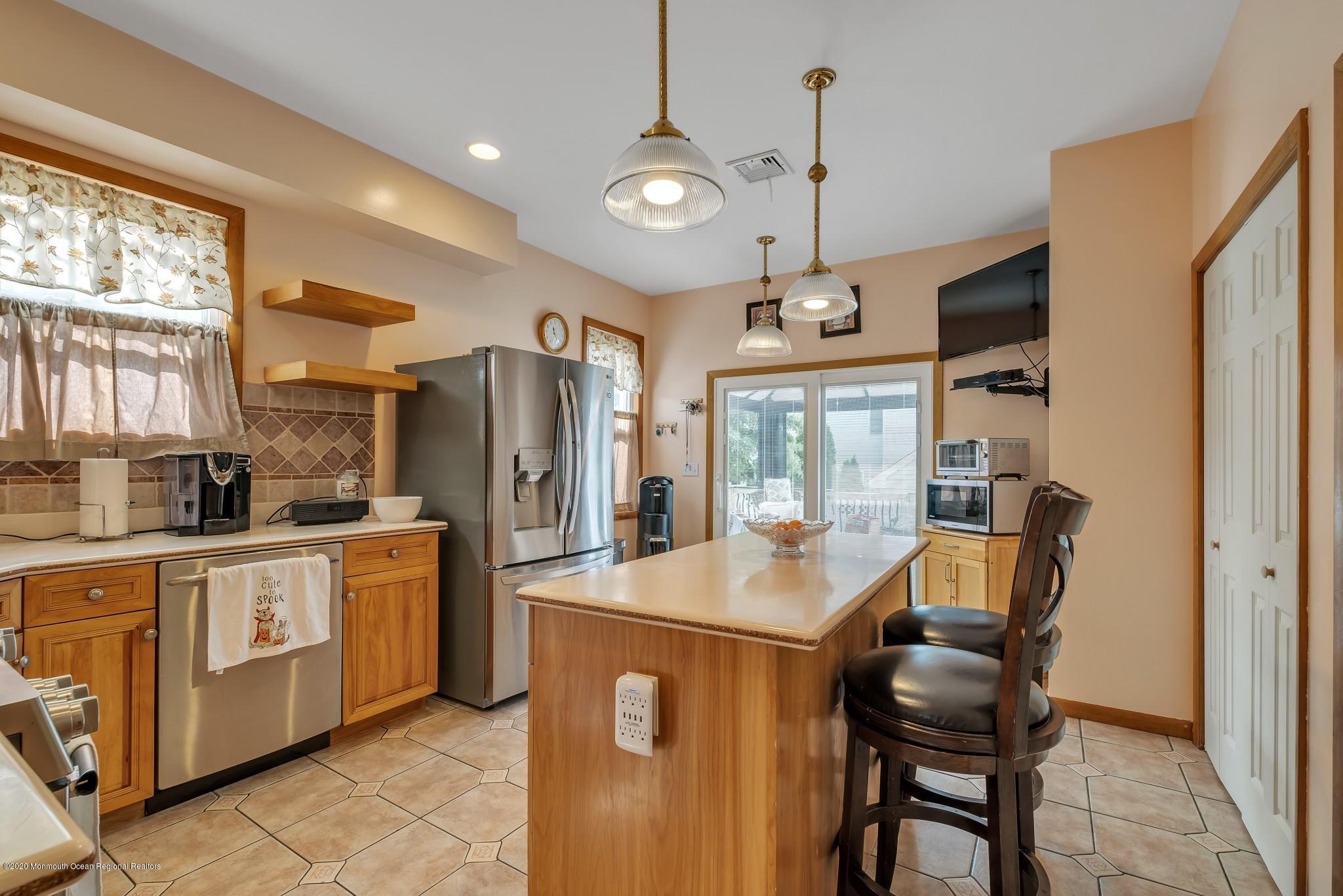 33 Wingra Avenue Rutherford, NJ 07070 - Photo 8 of 24 kitchen