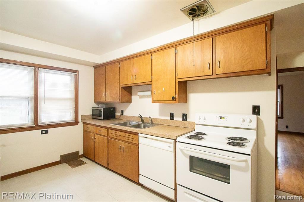 33166 Raphael Road Farmington Hills, MI 48336 - Photo 25 of 50
