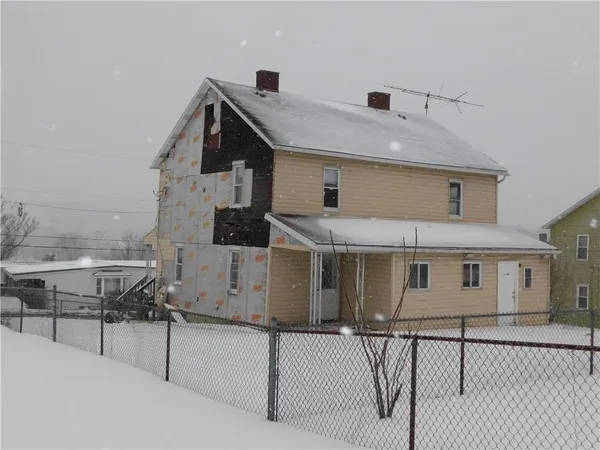 a view of a house with a outdoor space