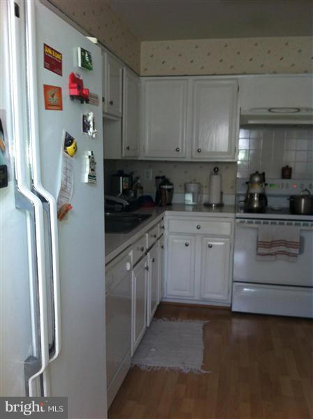 1737 Cy Court Vienna, VA 22182 - Photo 16 of 18 Kitchen