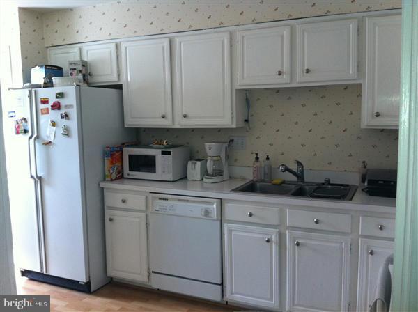 1737 Cy Court Vienna, VA 22182 - Photo 17 of 18 Kitchen