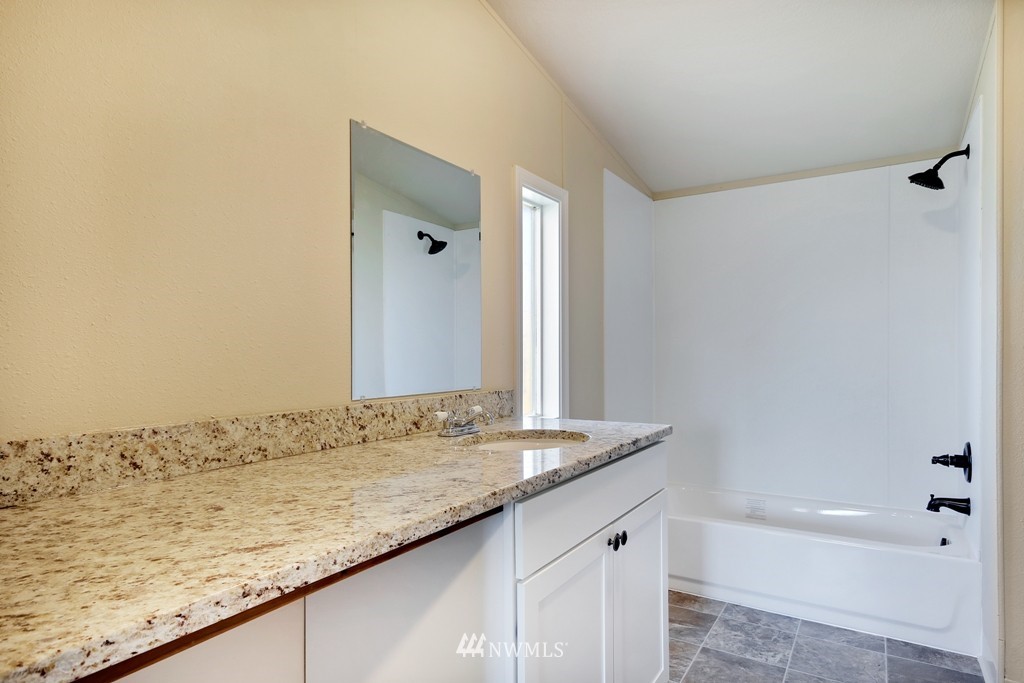 10426 185th Avenue Southwest Rochester, WA 98579 - Photo 12 of 20