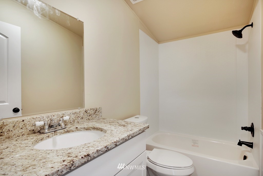 10426 185th Avenue Southwest Rochester, WA 98579 - Photo 14 of 20