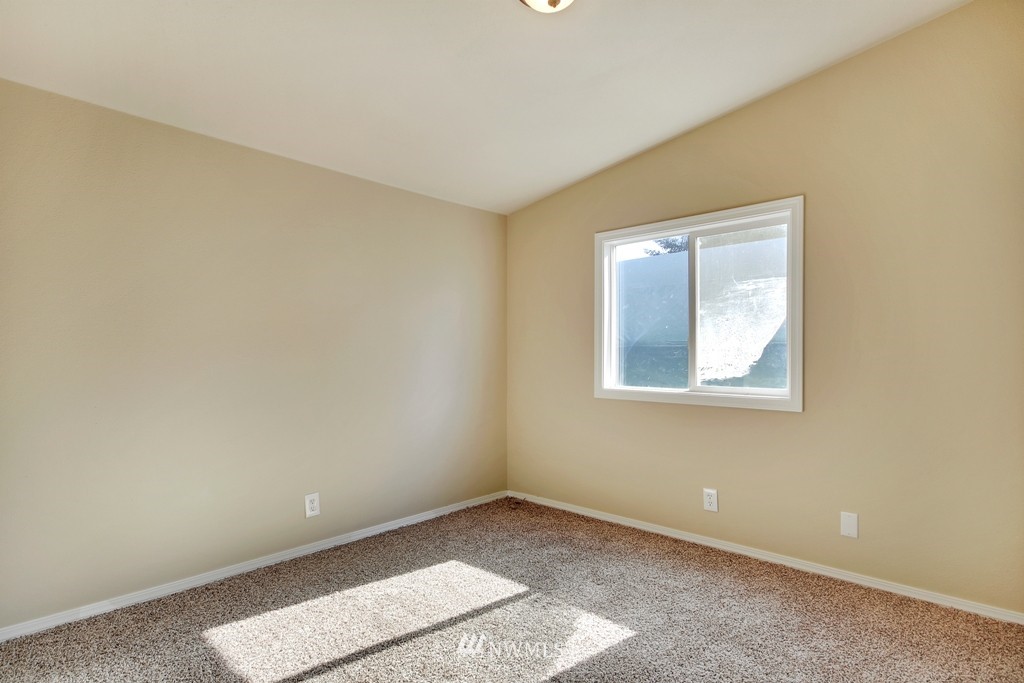 10426 185th Avenue Southwest Rochester, WA 98579 - Photo 15 of 20