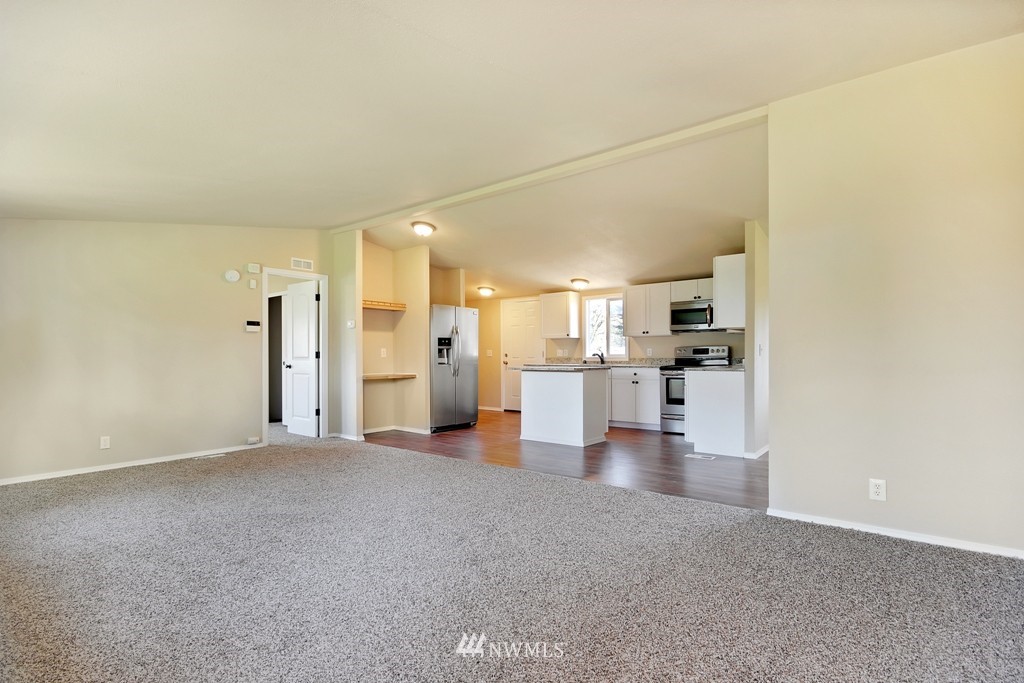 10426 185th Avenue Southwest Rochester, WA 98579 - Photo 4 of 20
