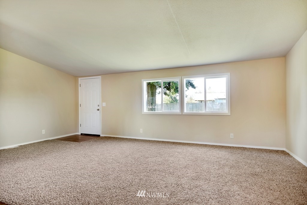 10426 185th Avenue Southwest Rochester, WA 98579 - Photo 5 of 20