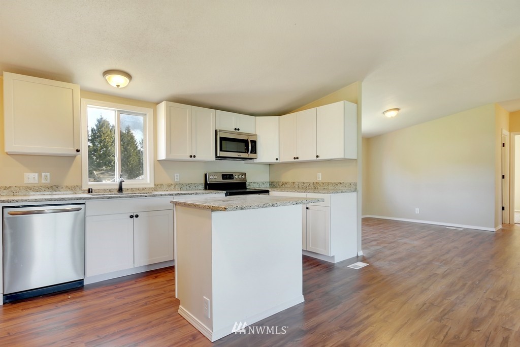 10426 185th Avenue Southwest Rochester, WA 98579 - Photo 8 of 20