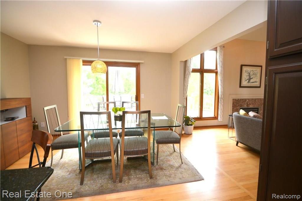 237 Windrift Rochester Hills, MI 48307 - Photo 5 of 21