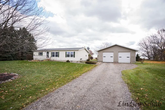 $220,000 | 196 East Peck Lake Road, Ionia, MI 48846