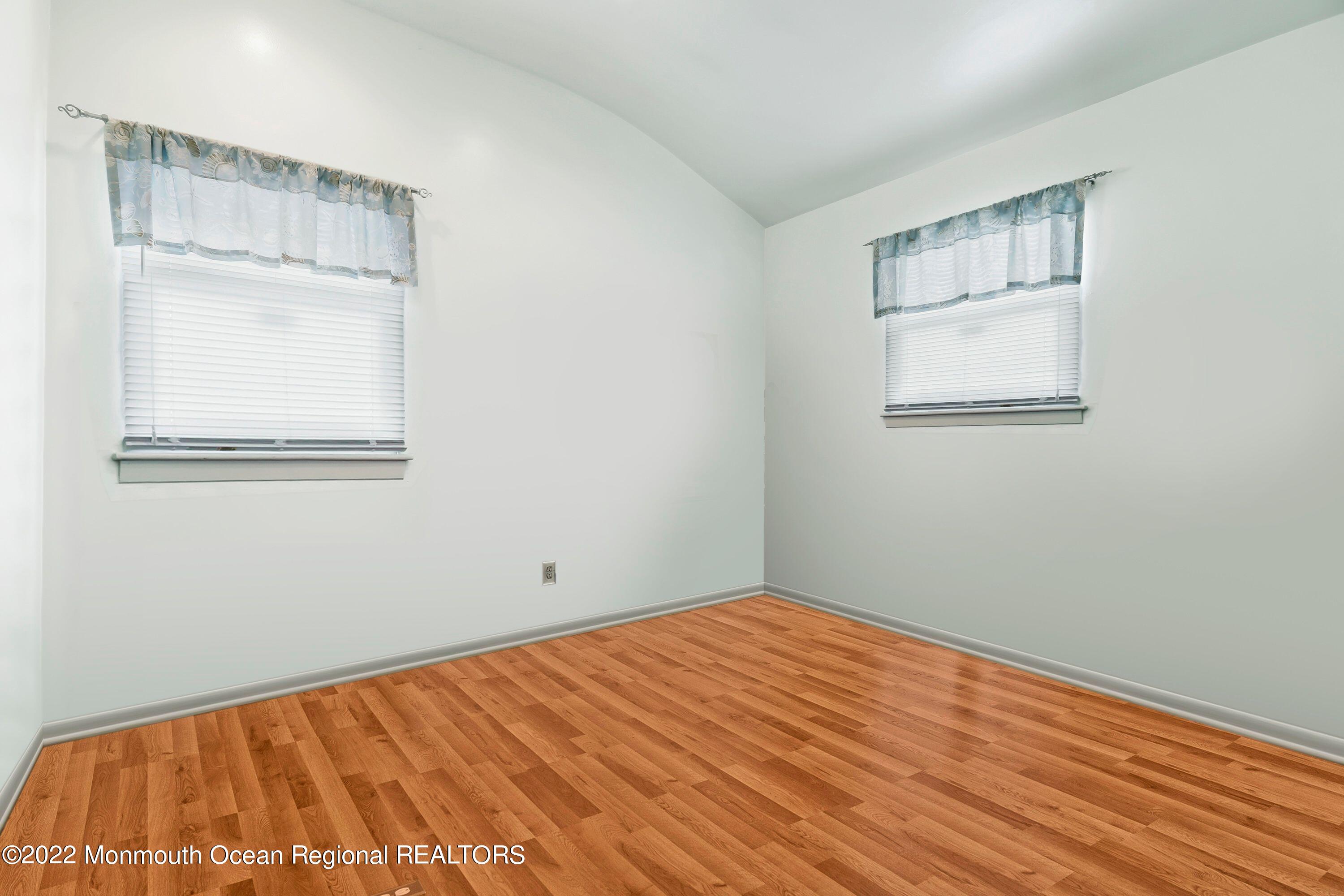 12 Boulevard Keyport Nj 07735 Keyport, NJ 07735 - Photo 12 of 21 1n-2AOiM