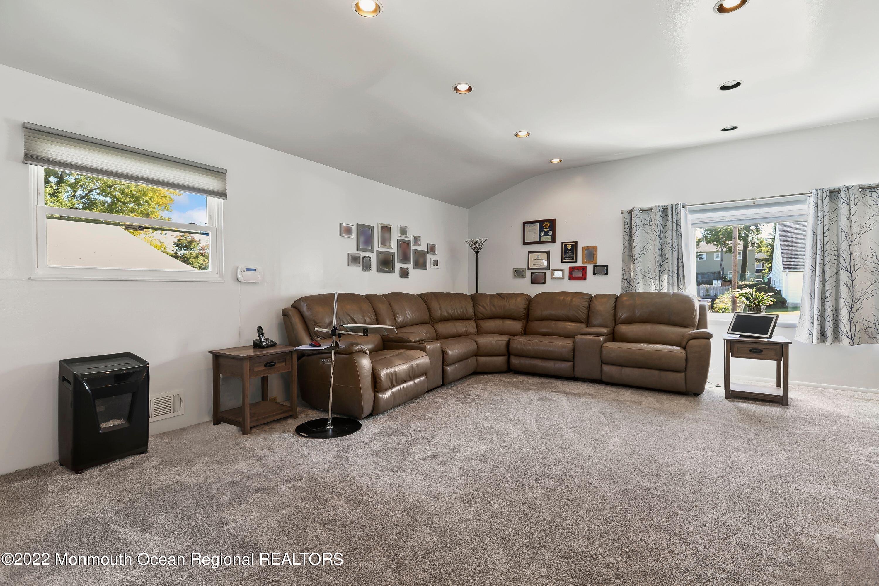12 Boulevard Keyport Nj 07735 Keyport, NJ 07735 - Photo 2 of 21 _zSFgvN8