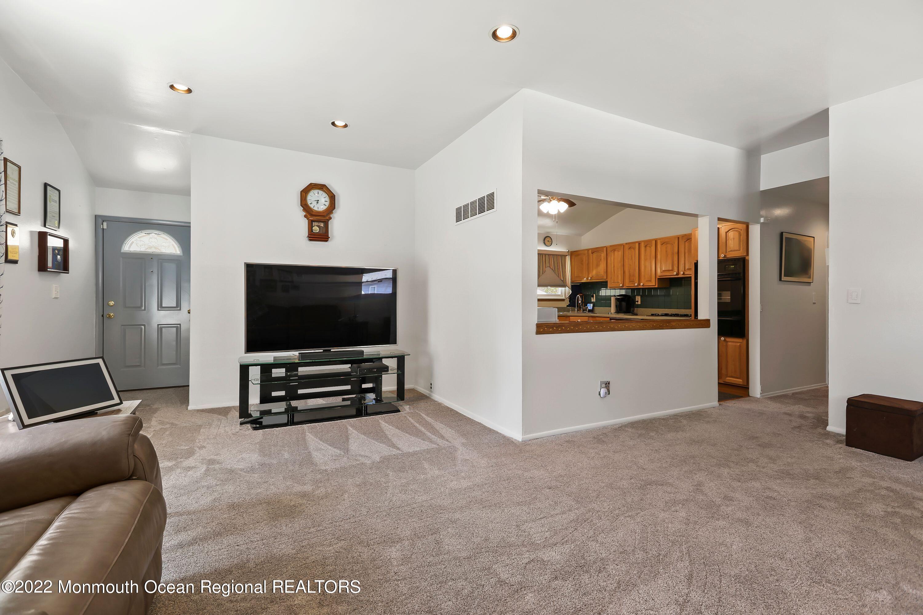 12 Boulevard Keyport Nj 07735 Keyport, NJ 07735 - Photo 4 of 21 SzGl71QI