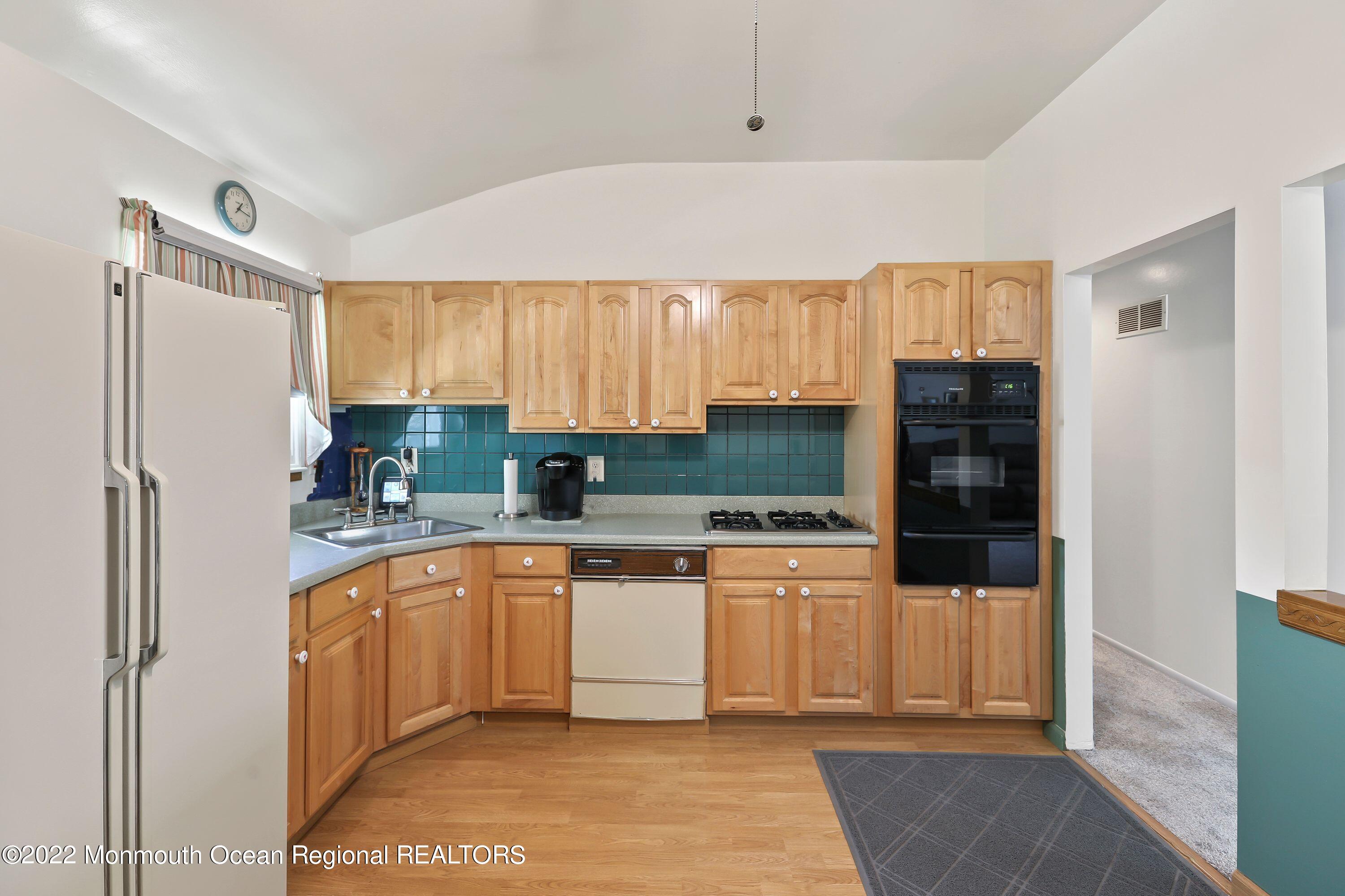 12 Boulevard Keyport Nj 07735 Keyport, NJ 07735 - Photo 5 of 21 XpRrIbhk
