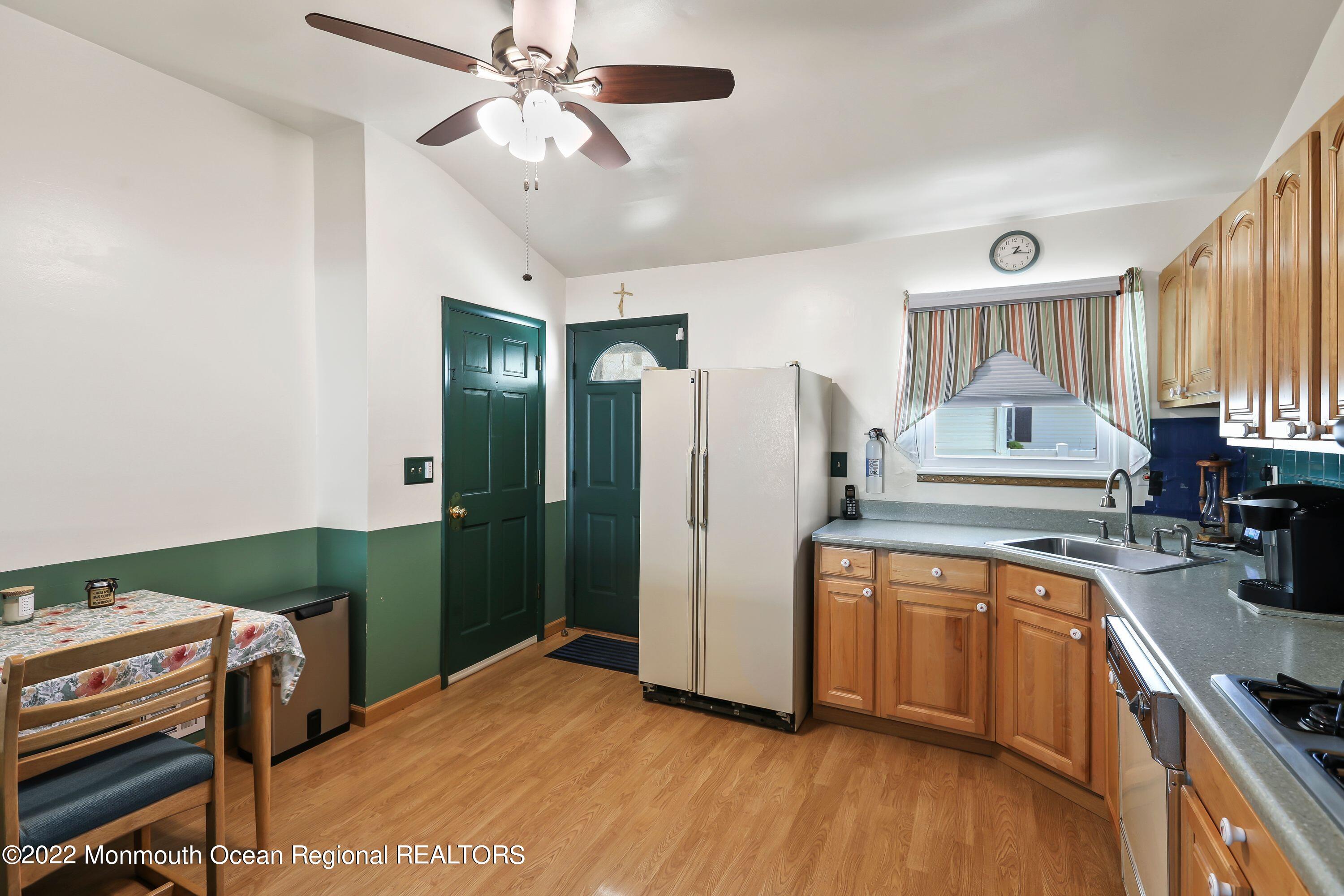 12 Boulevard Keyport Nj 07735 Keyport, NJ 07735 - Photo 7 of 21 wOmrZYlU
