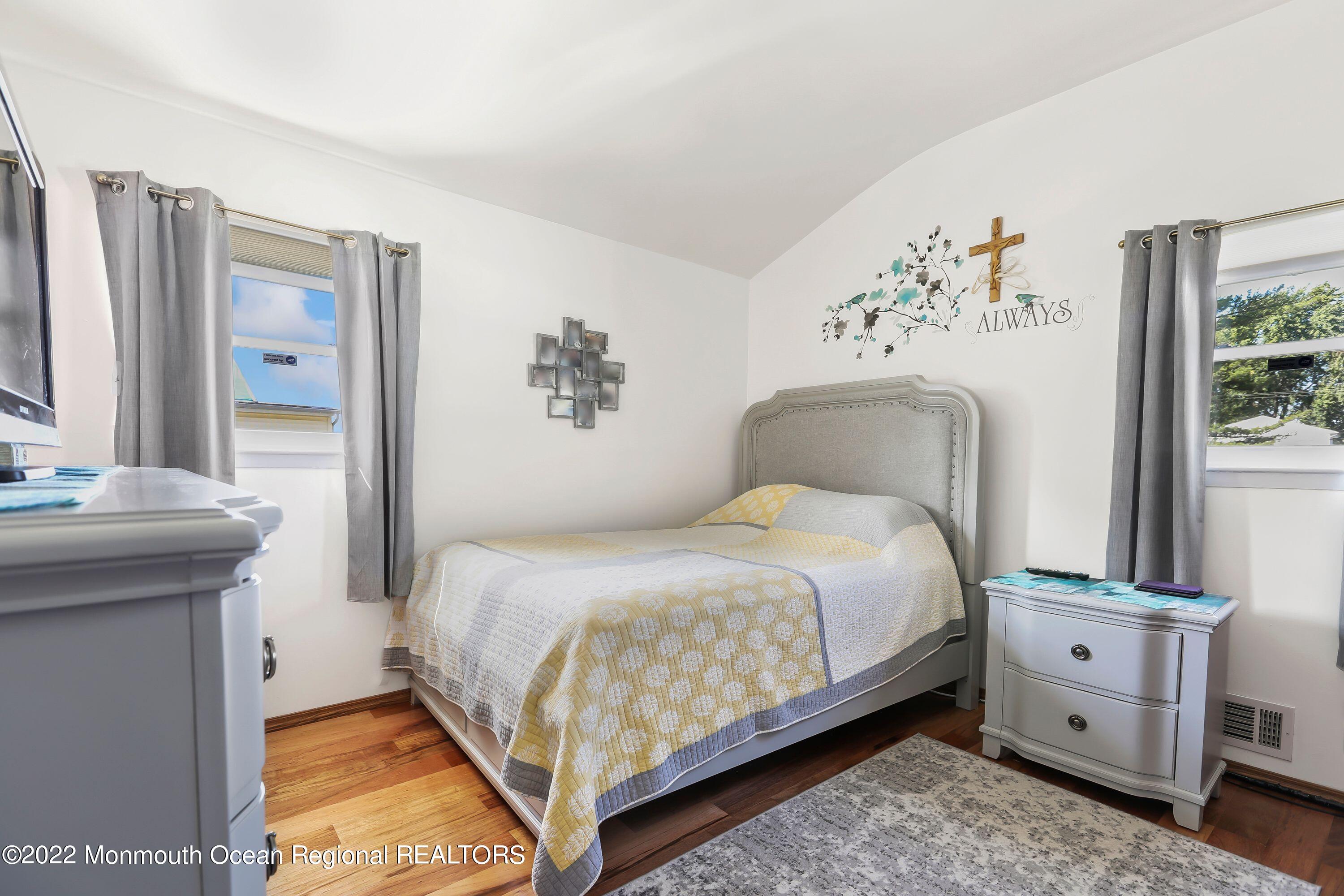 12 Boulevard Keyport Nj 07735 Keyport, NJ 07735 - Photo 10 of 21 zkam7rOQ