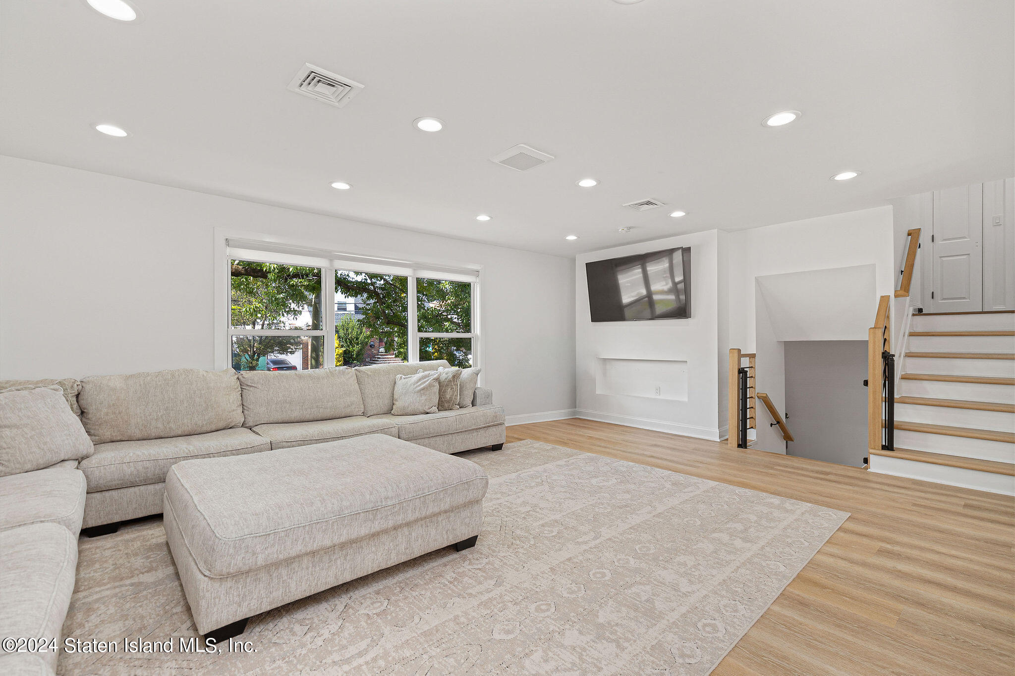 985 Manor Road Staten Island, NY 10314 - Photo 15 of 56 985ManorRd-17