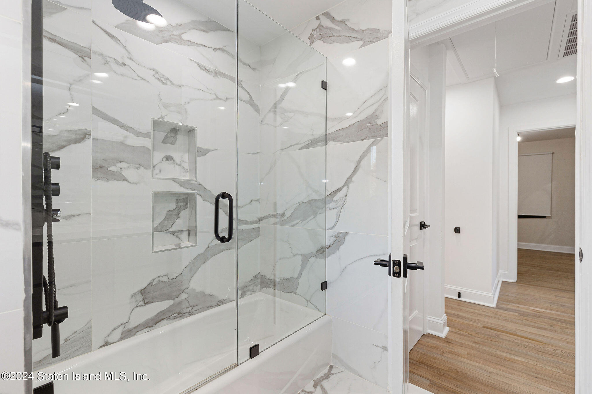 985 Manor Road Staten Island, NY 10314 - Photo 33 of 56 985ManorRd-37