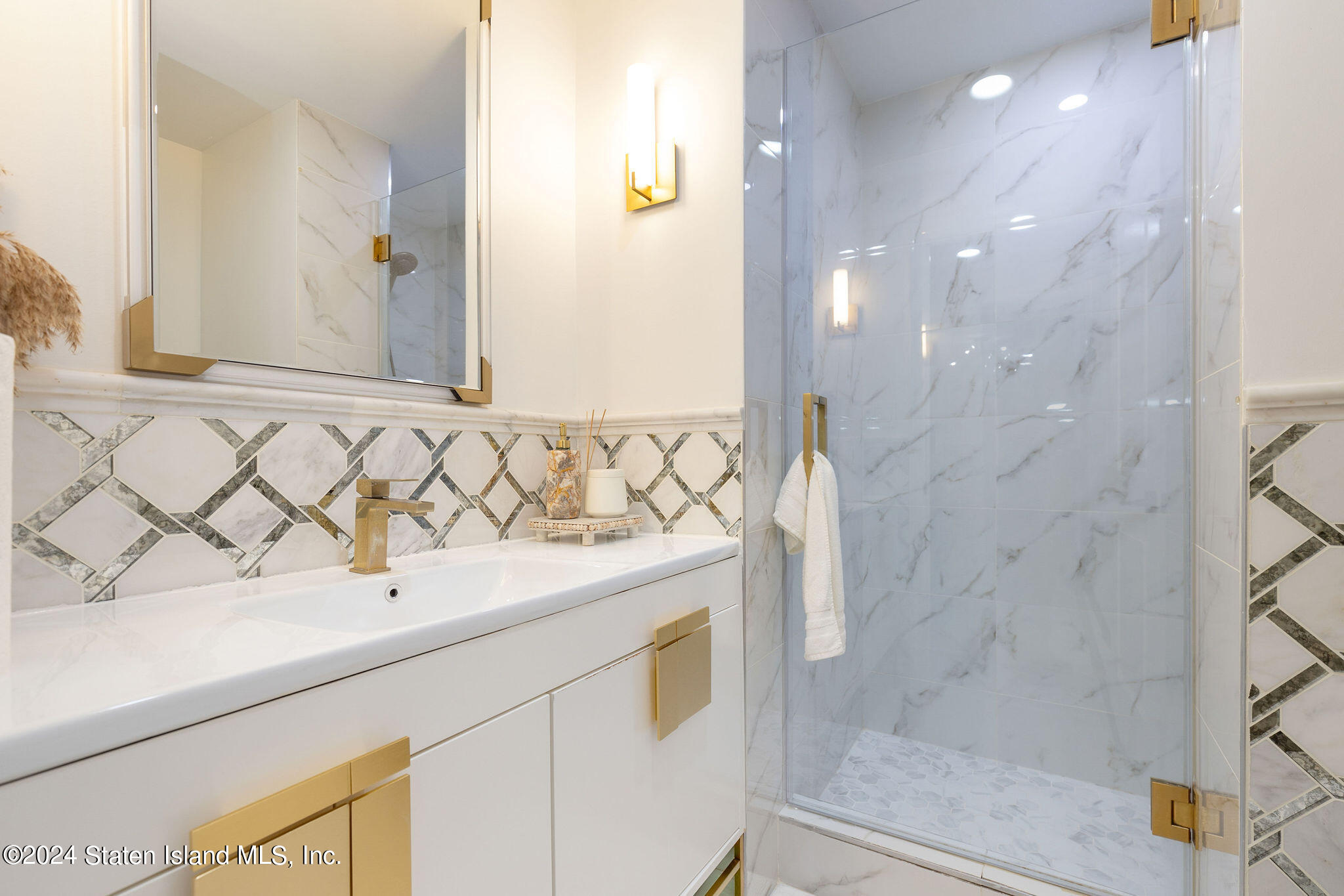 985 Manor Road Staten Island, NY 10314 - Photo 36 of 56 985ManorRd-40