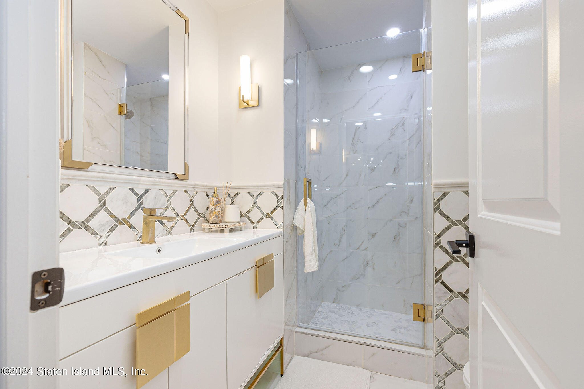 985 Manor Road Staten Island, NY 10314 - Photo 37 of 56 985ManorRd-41