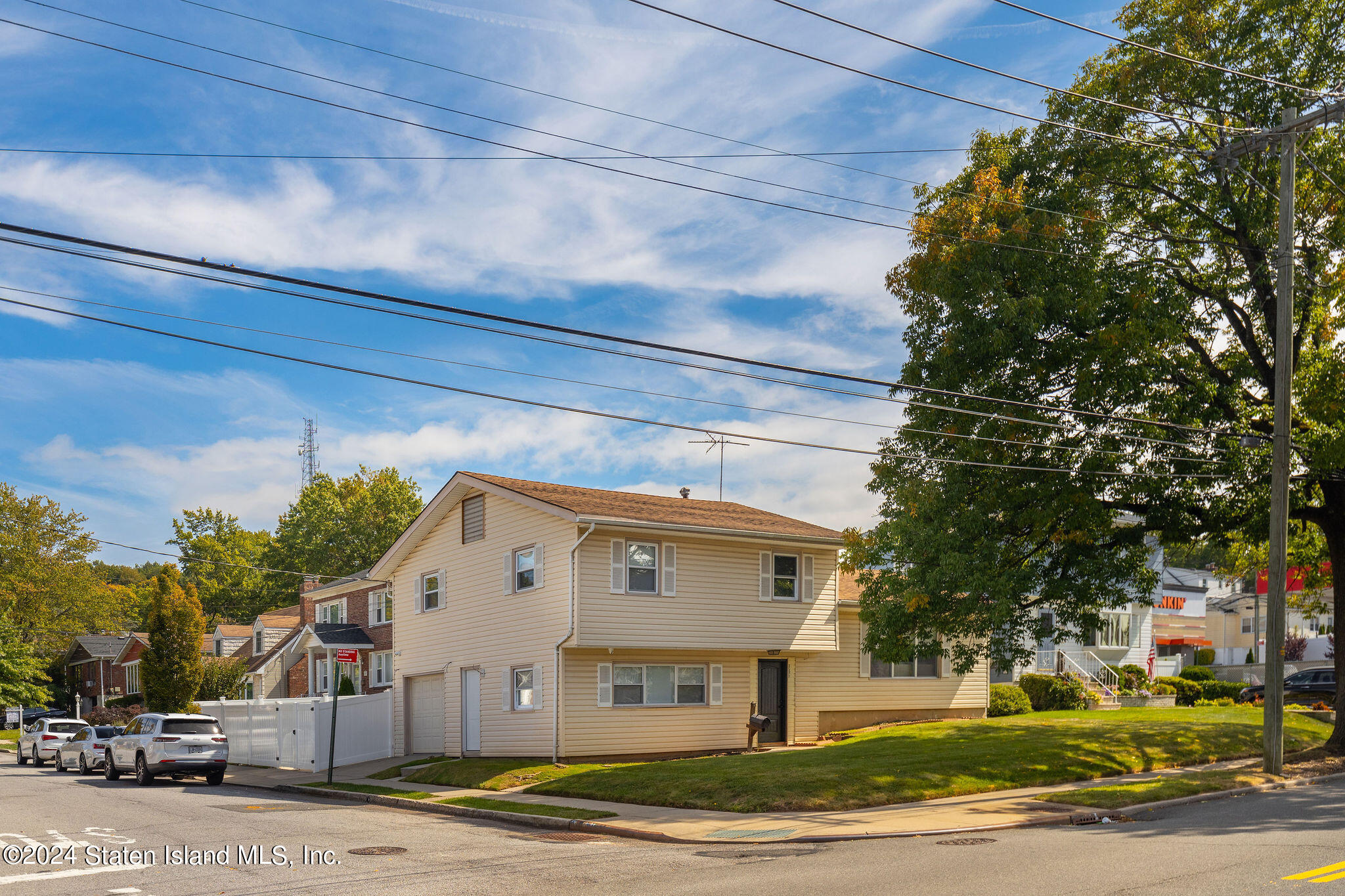 985 Manor Road Staten Island, NY 10314 - Photo 4 of 56 985ManorRd-06