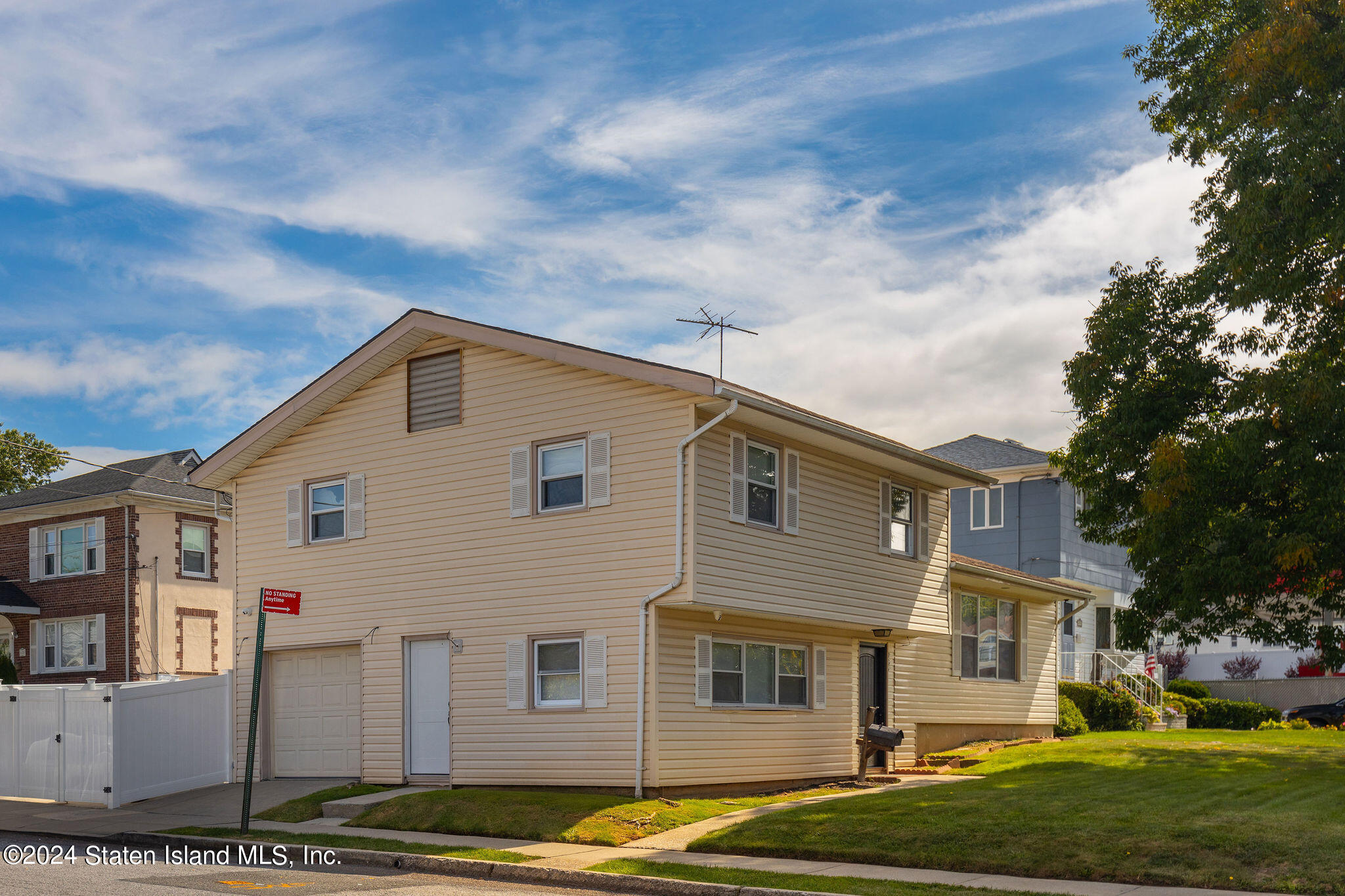 985 Manor Road Staten Island, NY 10314 - Photo 5 of 56 985ManorRd-07