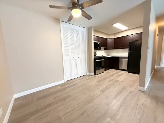 $1,750 | 915 Westmoreland Drive, Unit 15, Vernon Hills, IL 60061