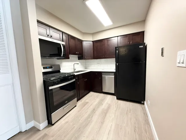 $1,750 | 915 Westmoreland Drive, Unit 15, Vernon Hills, IL 60061