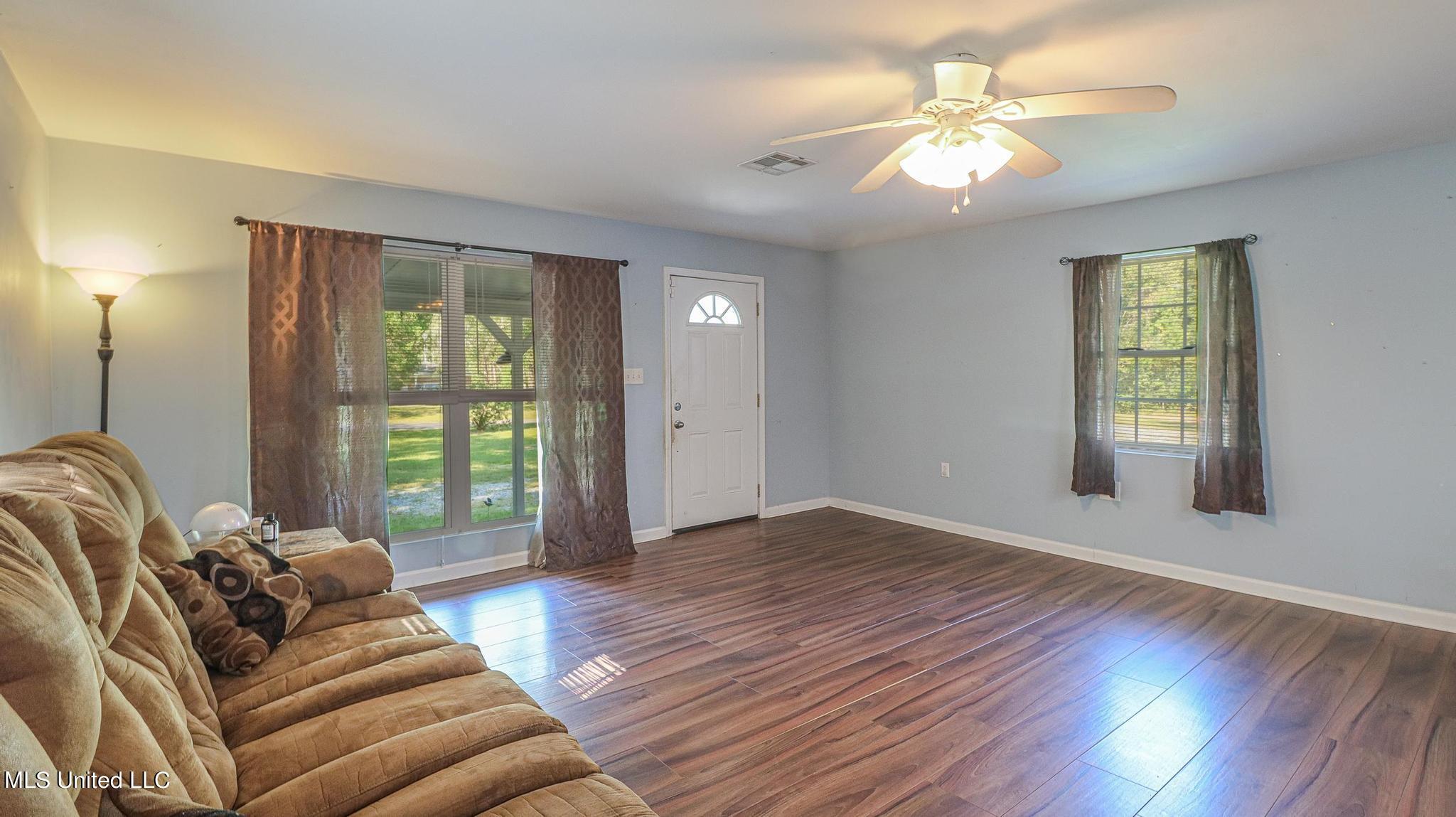 7525 Greenfields Road Moss Point, MS 39562 - Photo 3 of 23 3 - lr