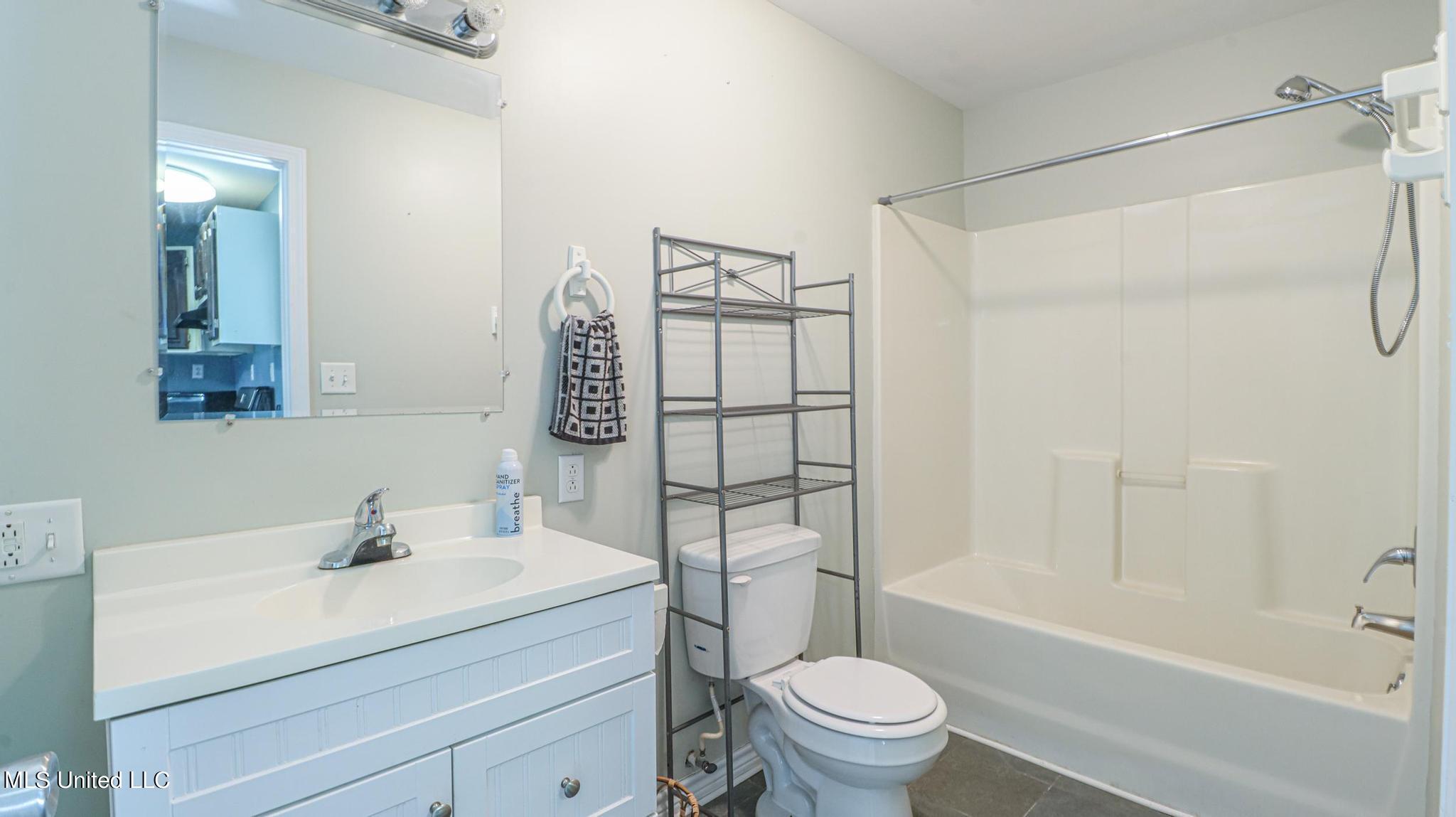7525 Greenfields Road Moss Point, MS 39562 - Photo 10 of 23 10 - bth