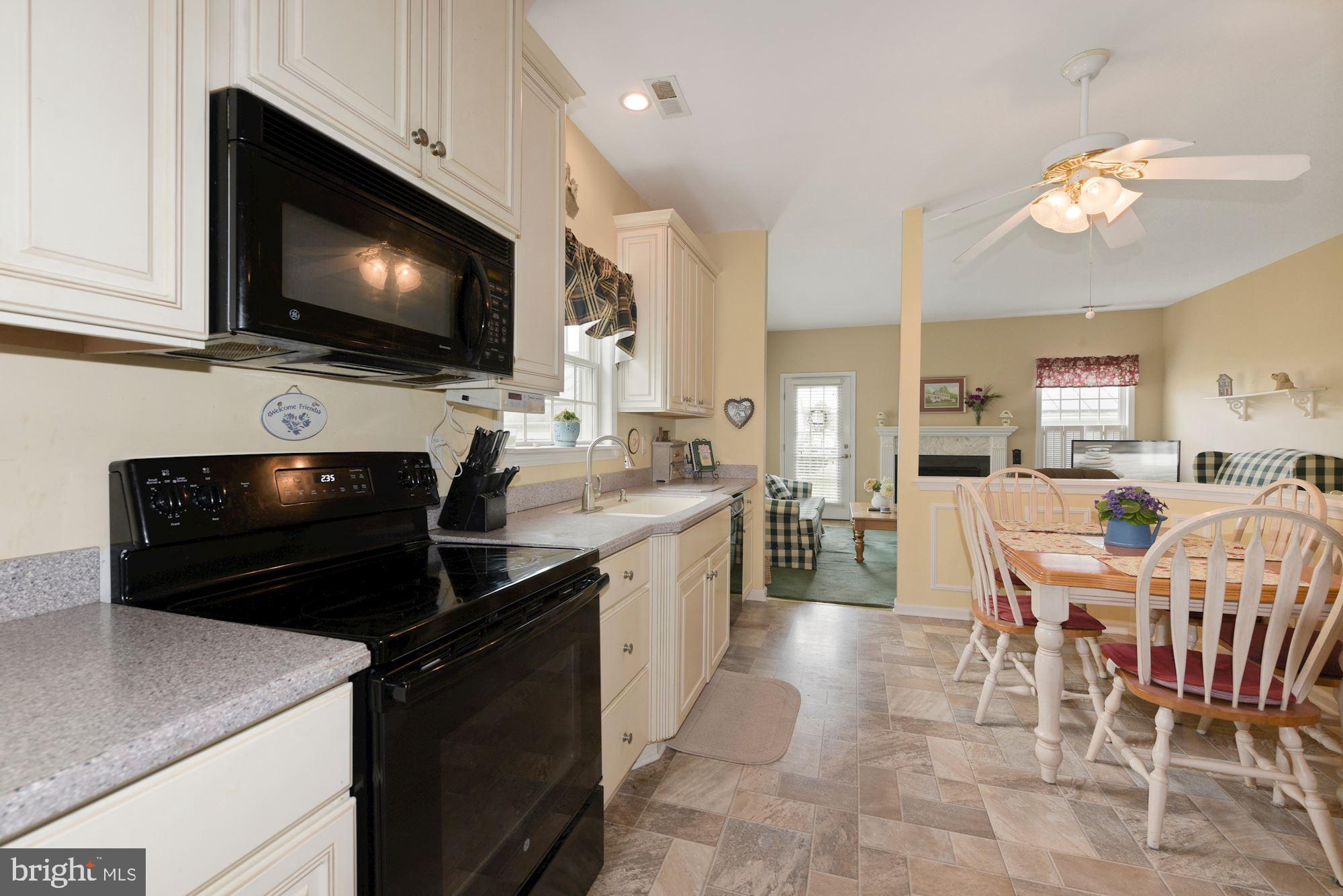 4 Shady Ridge Court Columbus, NJ 08022 - Photo 11 of 38 Eat In Kitchen