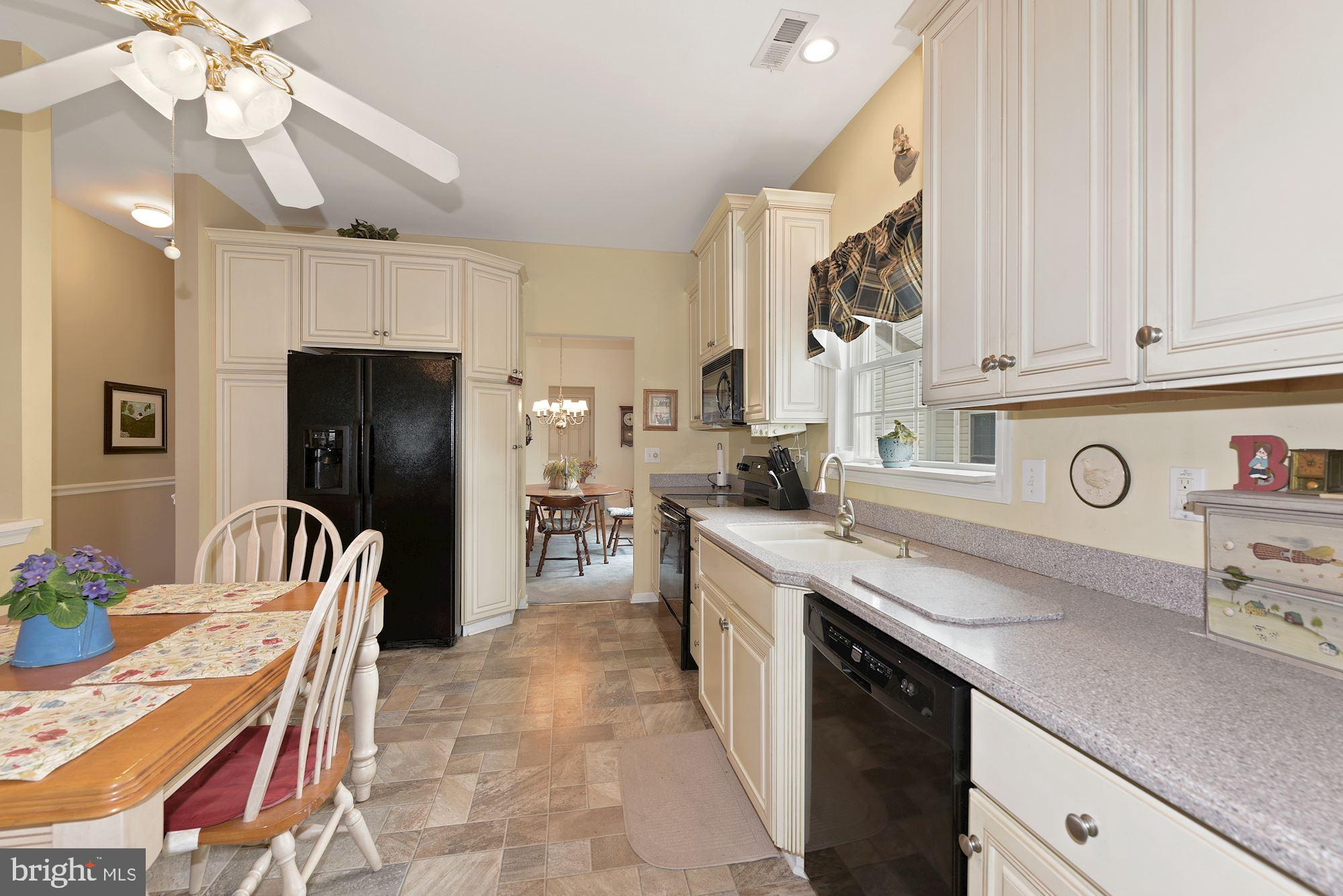 4 Shady Ridge Court Columbus, NJ 08022 - Photo 14 of 38